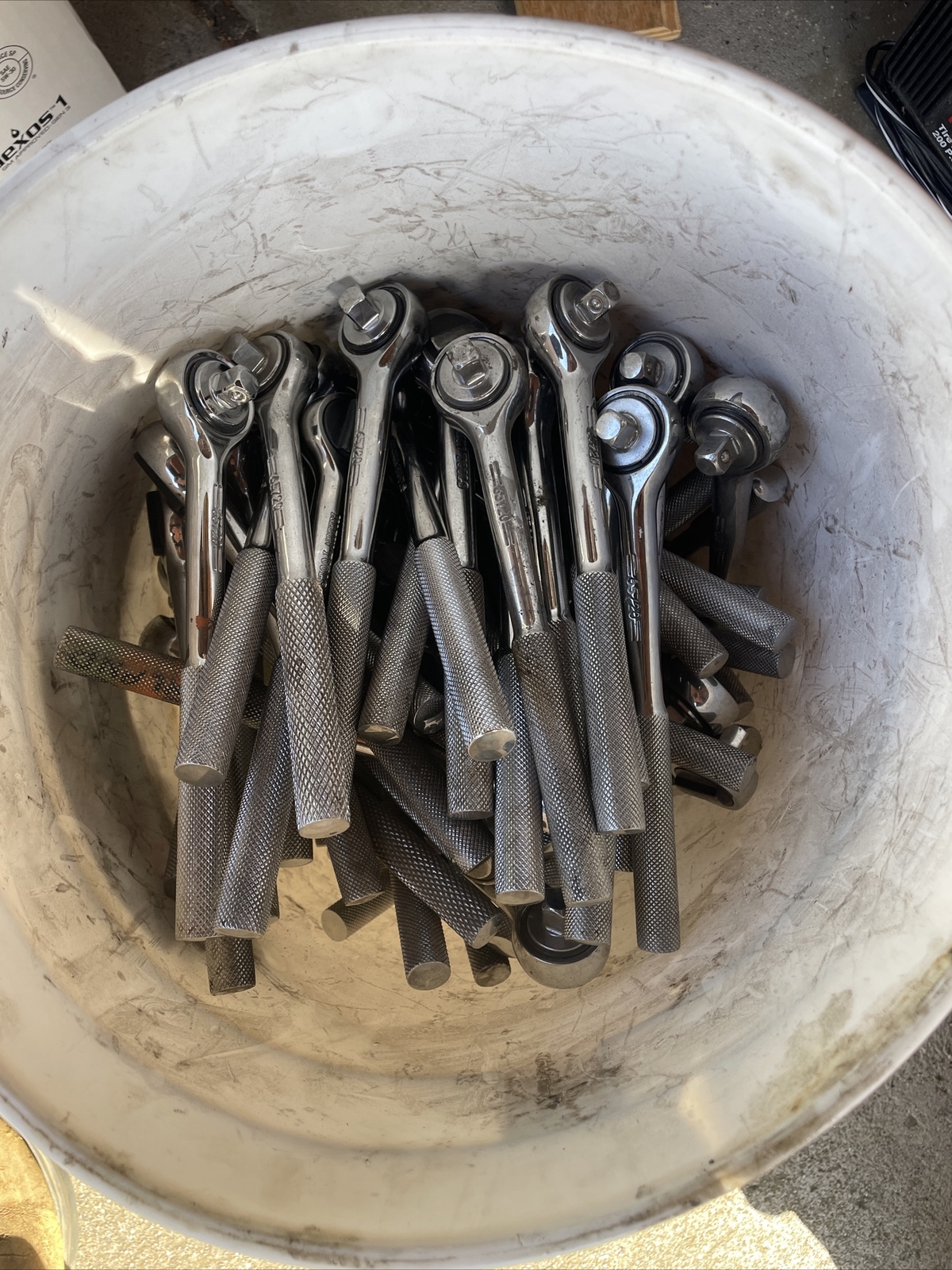 KLEIN Tools 65720 Round-Head Ratchet Wrench 3/8" Drive.