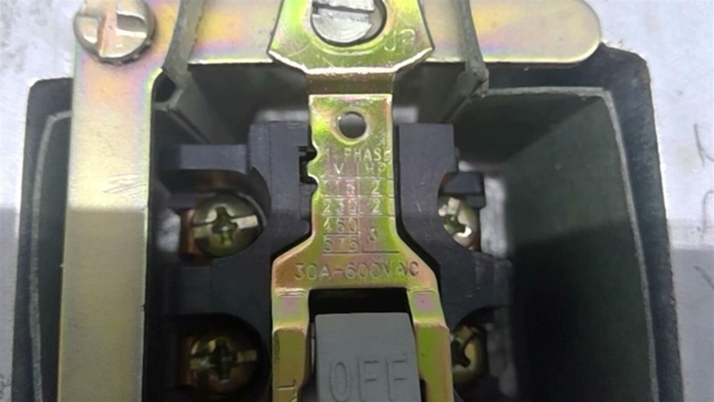 Square D 25190 Manual Motor Starting Switch Broken Toggle Switch