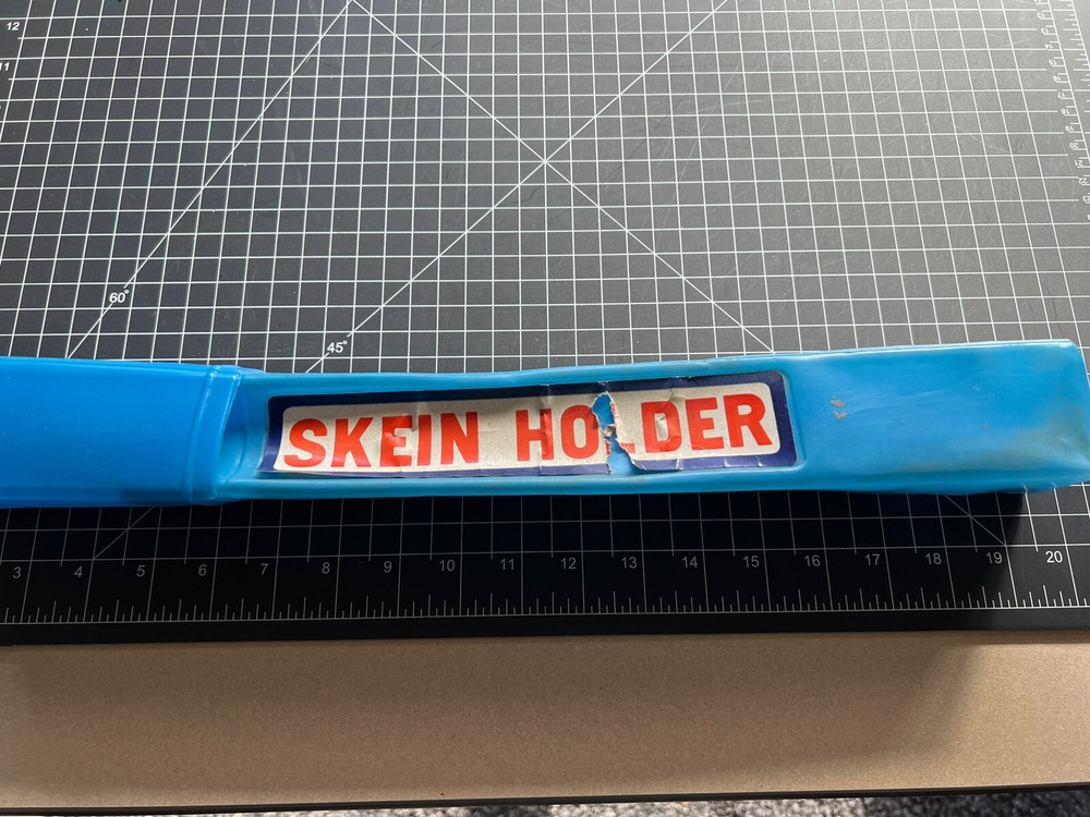 SKEIN HOLDER w/ CASE