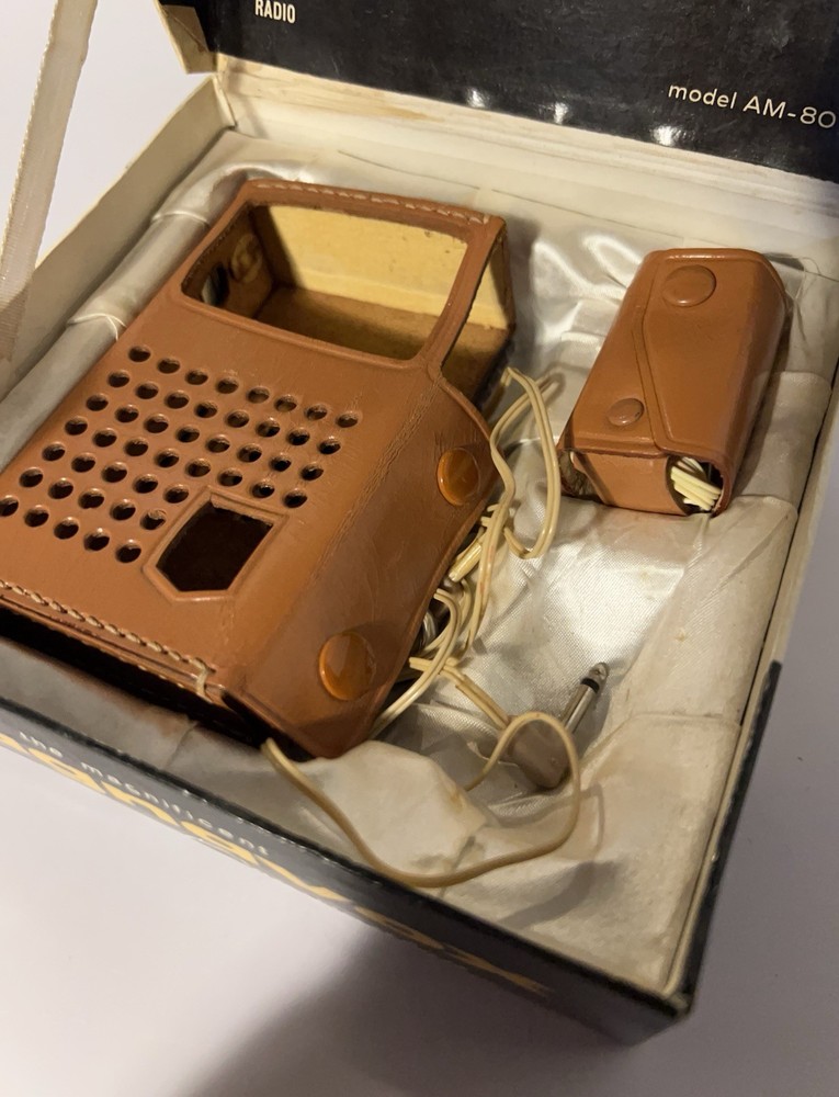 Vintage Magnavox Model 2 AM-80 Untested