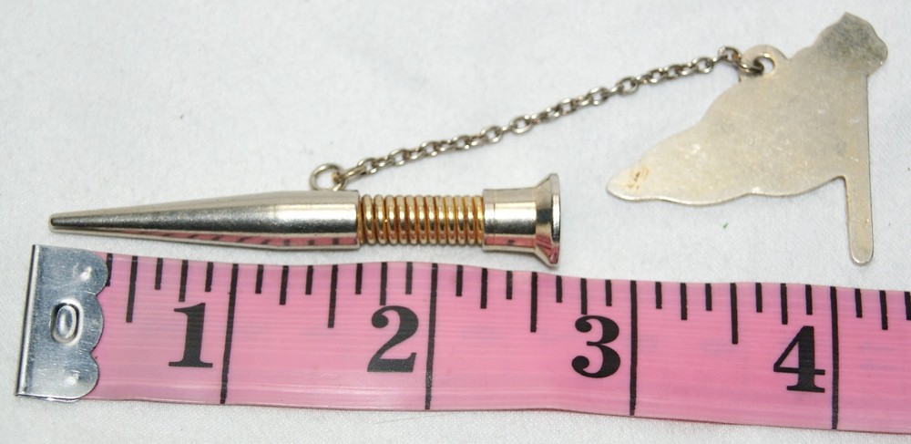 metal spring golf tee 2.5" w/ flag attached