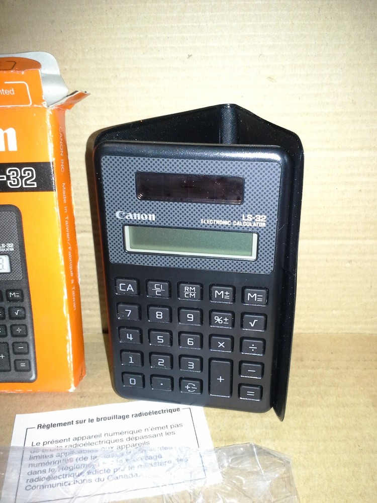 Canon LS-32 Solar Calculator With Case & box . NOS