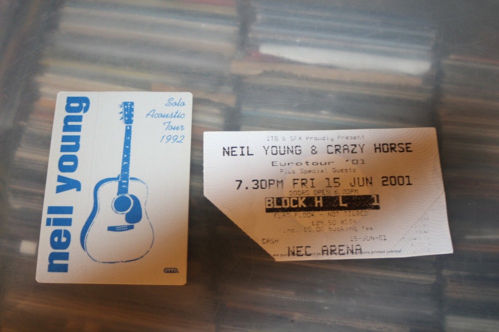 Neil Young - 1x Concert Ticket  + Backstage Pass  - FREE SHIPPING -