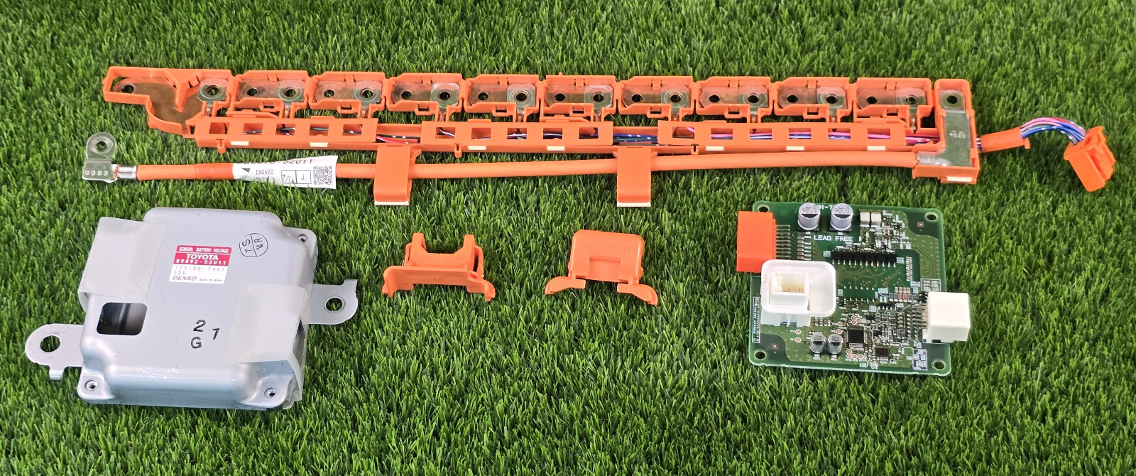 Toyota Prius C 2012-2017 Hybrid Battery Voltage sensor 89892-52011 with wire OEM