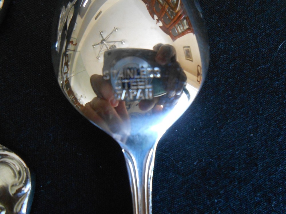 11 STAINLESS FLATWARE TEASPOONS 6 1/4" JAPAN UNKNOWN PATTERN LINE SCROLLS