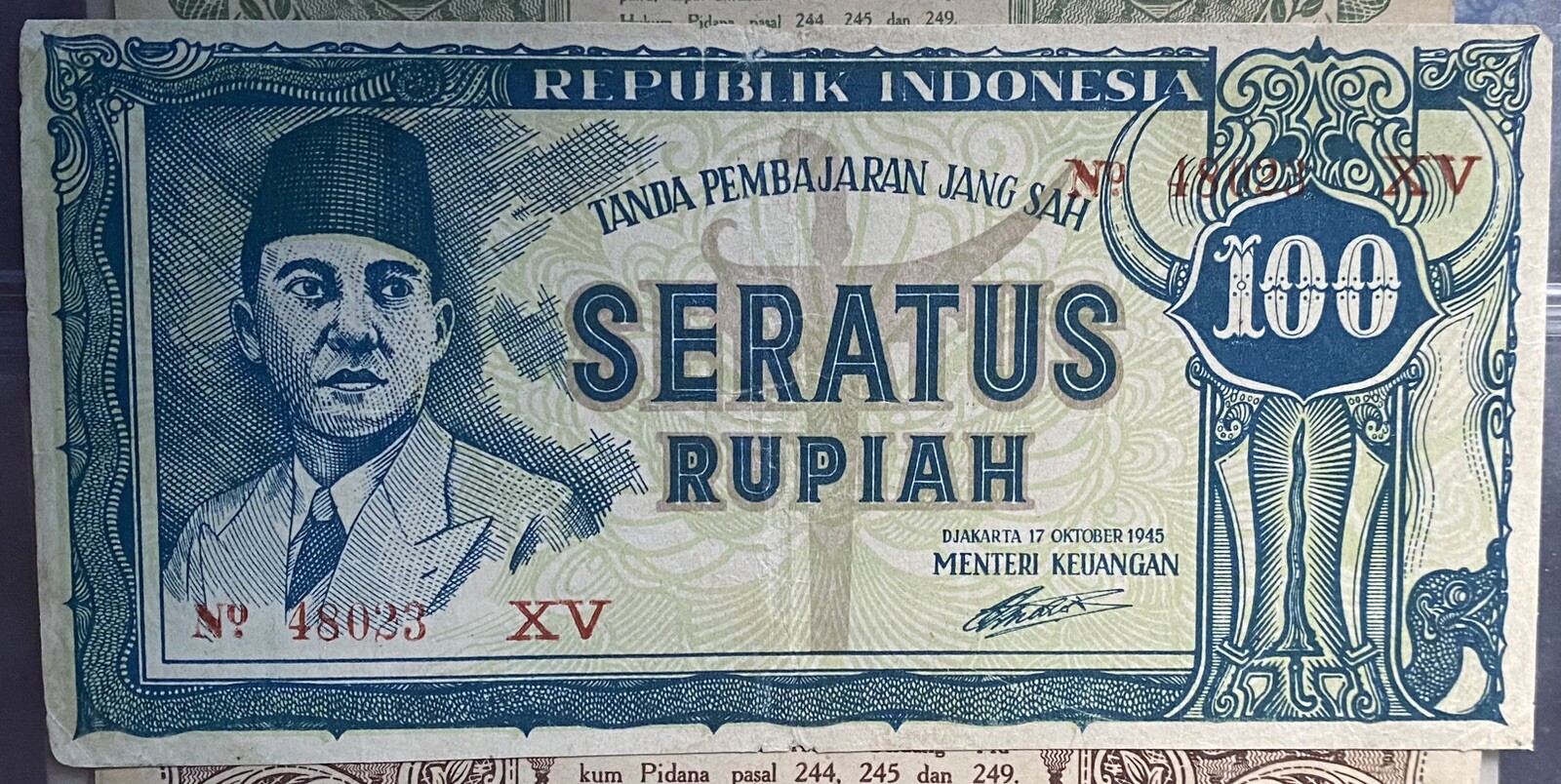 Indonesia 1ST Series, 100 Rupiah, 1945, Sukarno Keris VF RARE NOTE