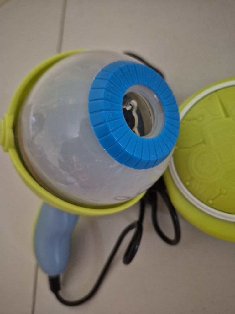 2007 Jakks Pacific EyeClops Bionic Eye Plug & Play Microscope/Magnifier