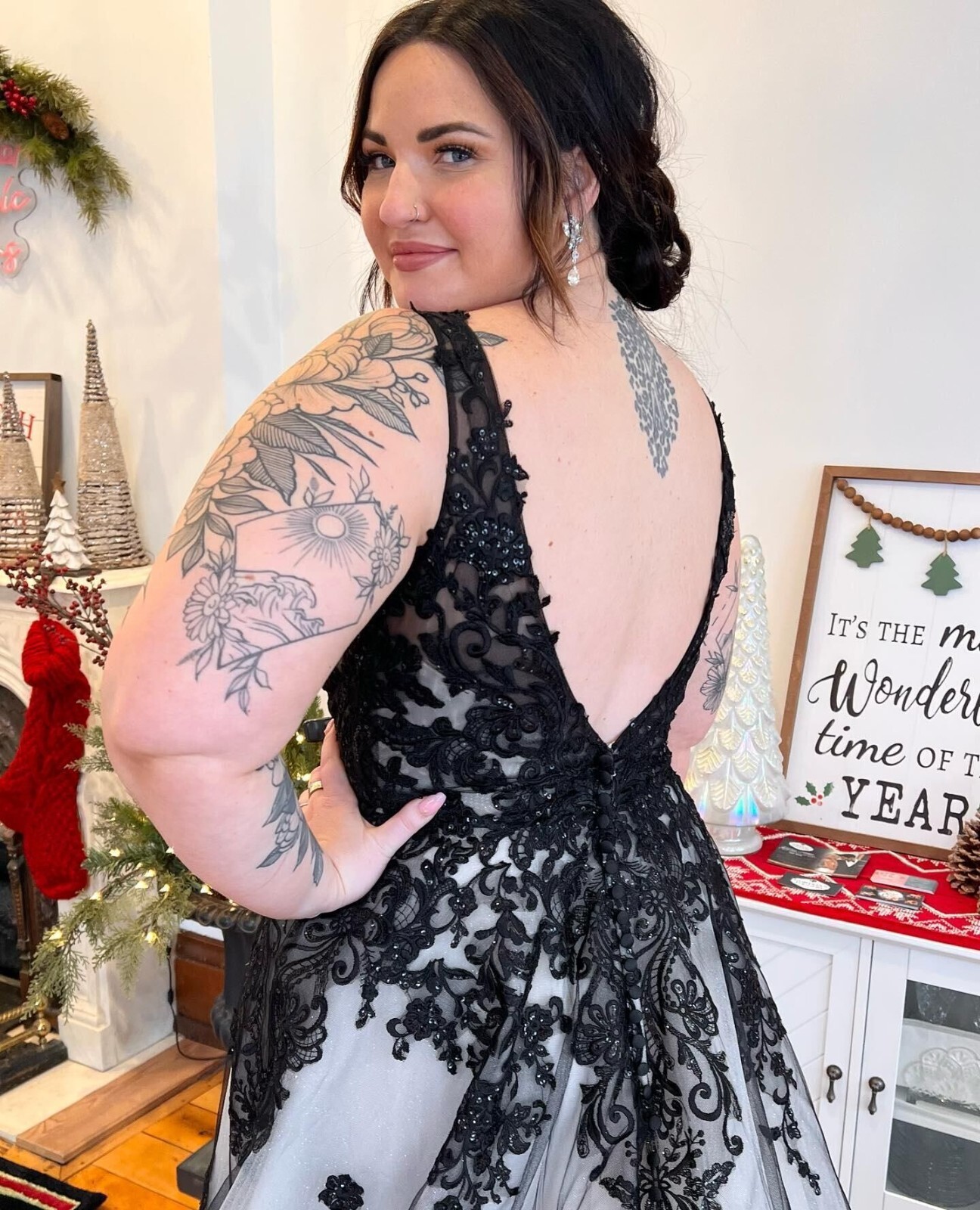 Gothic Lace Wedding Dresses Black White V Neck Bridal Gowns Plus Size Backless