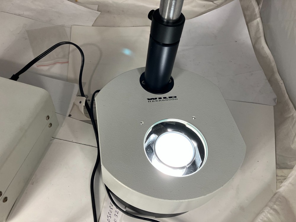 Wild Microscope transmitted light base Stand with Leitz 0- 14v power supply
