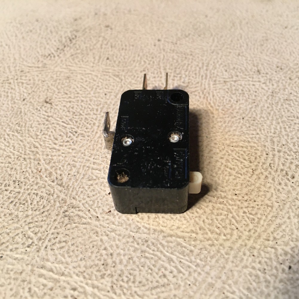 Und. Lab Microswitch 2TM-4, NOS