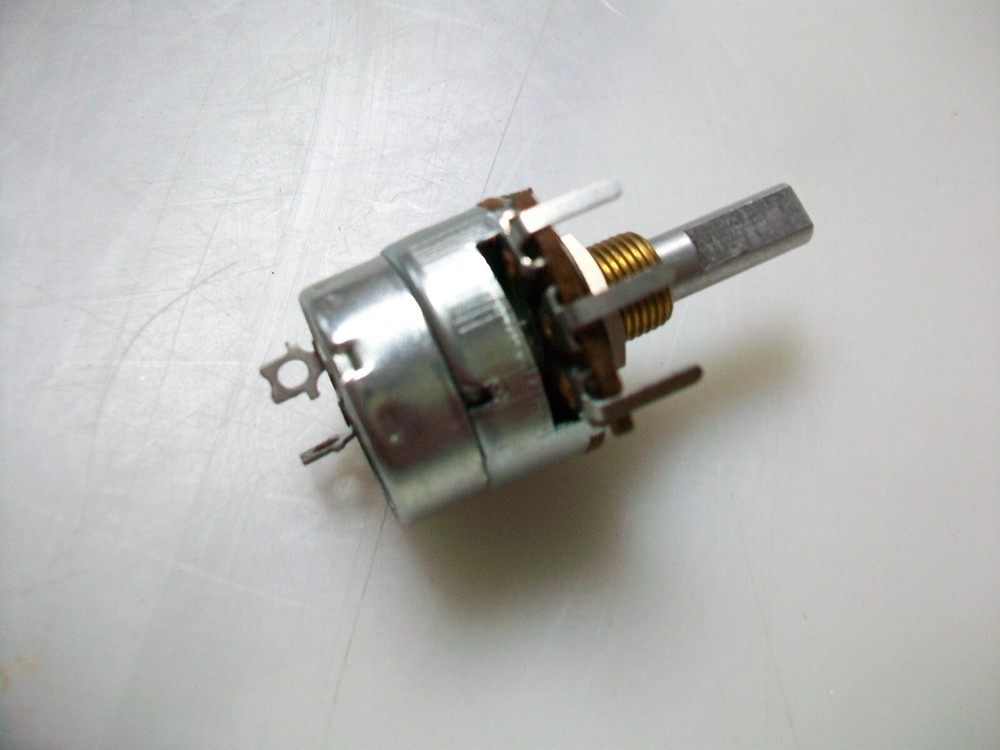 CLAROSTAT 5K OHM LINEAR TAPER POTENTIOMETER W/ SWITCH - 1/2" SHAFT WITH SWITCH