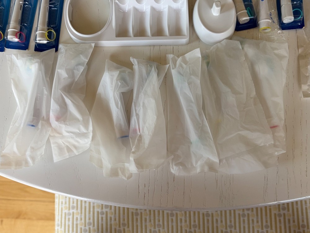 oral-b 9000 Accessories - Does not include toothbrush