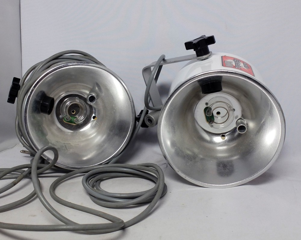White Lightning WL1000 BCPS Paul C Buff Studio Strobe Lights Used 2x