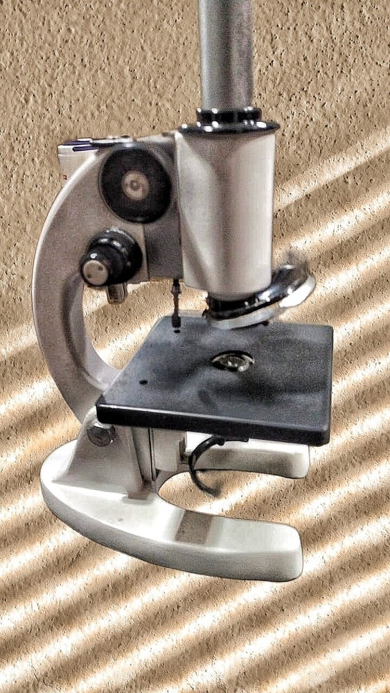 STUDENT MICROSCOPE FOR EDUCATIONAL USE.MADE IN INDIA.