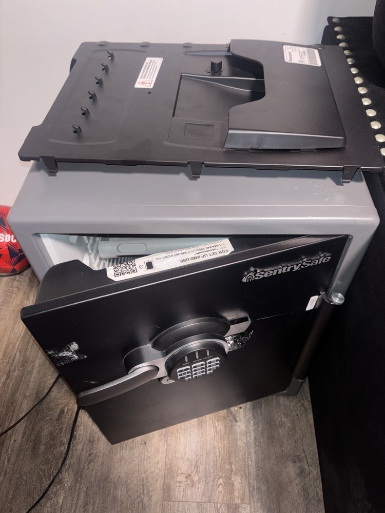 Extremely Heavy Duty Sentry Safe | NO CODE | NO KEY | LOCAL ONLY| READ DESC