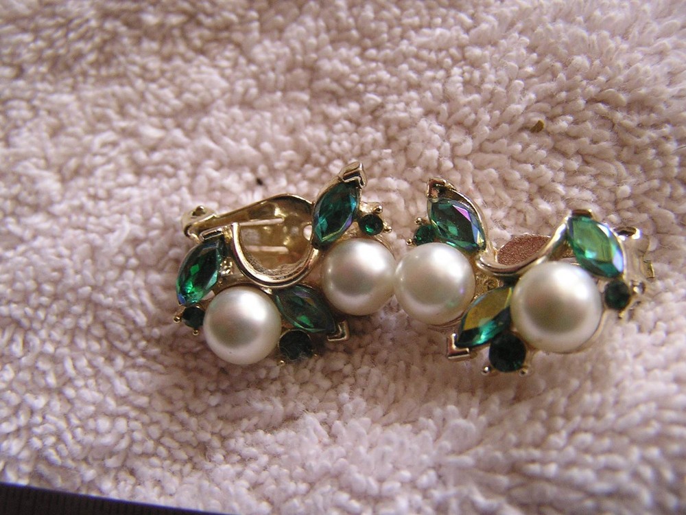 Beautiful Vintage Lisner Earrings