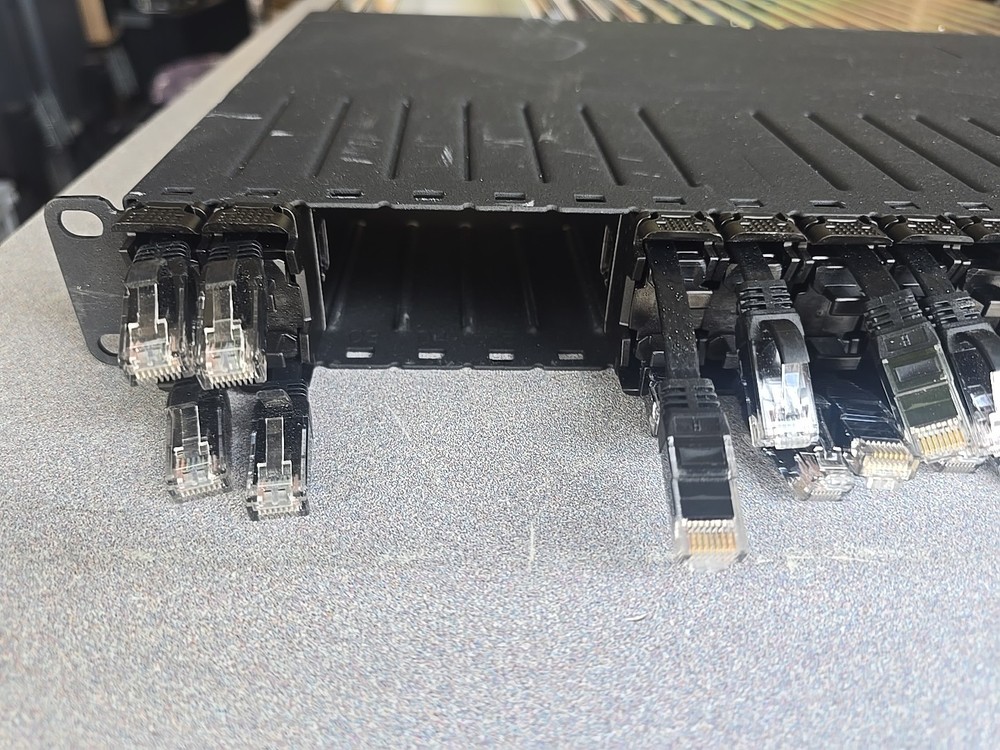 PatchBox Cat 6. 20 Cable Management