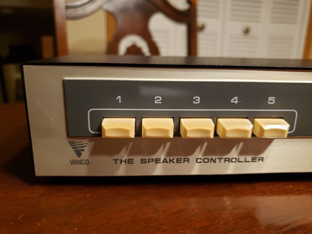 Vanco SS5 Speaker Controller w/Headphone Jack