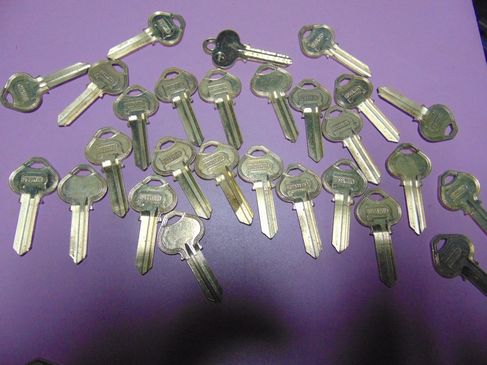 25 KEYS RUSSWIN 1011 B KEYS BLANKS UNCUT LOCKSMITH