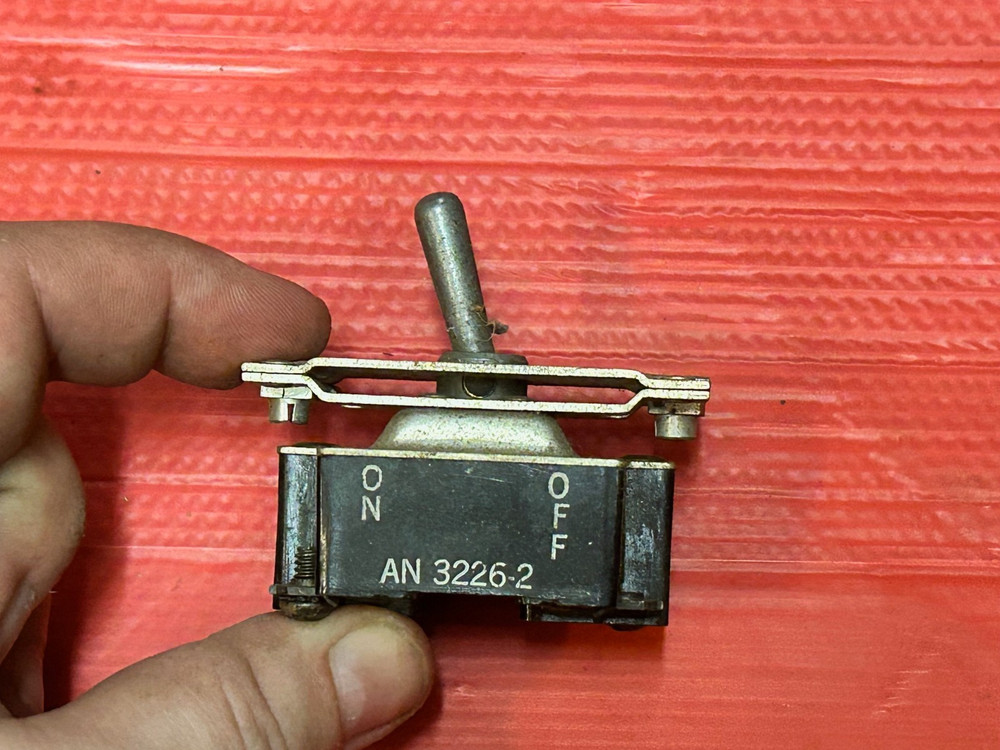 Toggle Switch AN3226-2 8740K9
