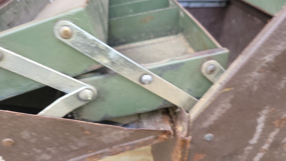 Kennedy Toolbox 1018 Cantilever Toolbox ( needs work ) sold as is