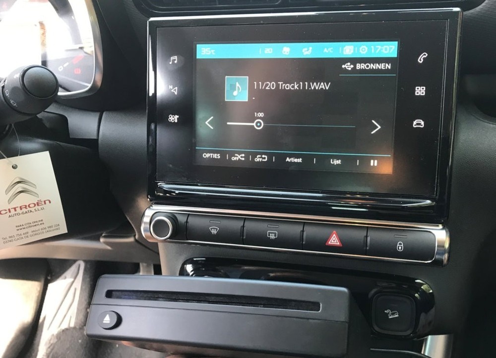 Connects2 Universal Car CD Player CD Player via USB Connection 2.0