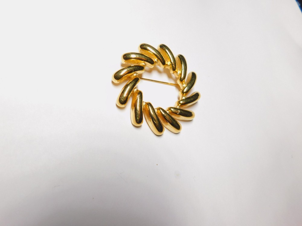 Signed Monet Gold Tone Metal Pinwheel Circle Brooch Vintage