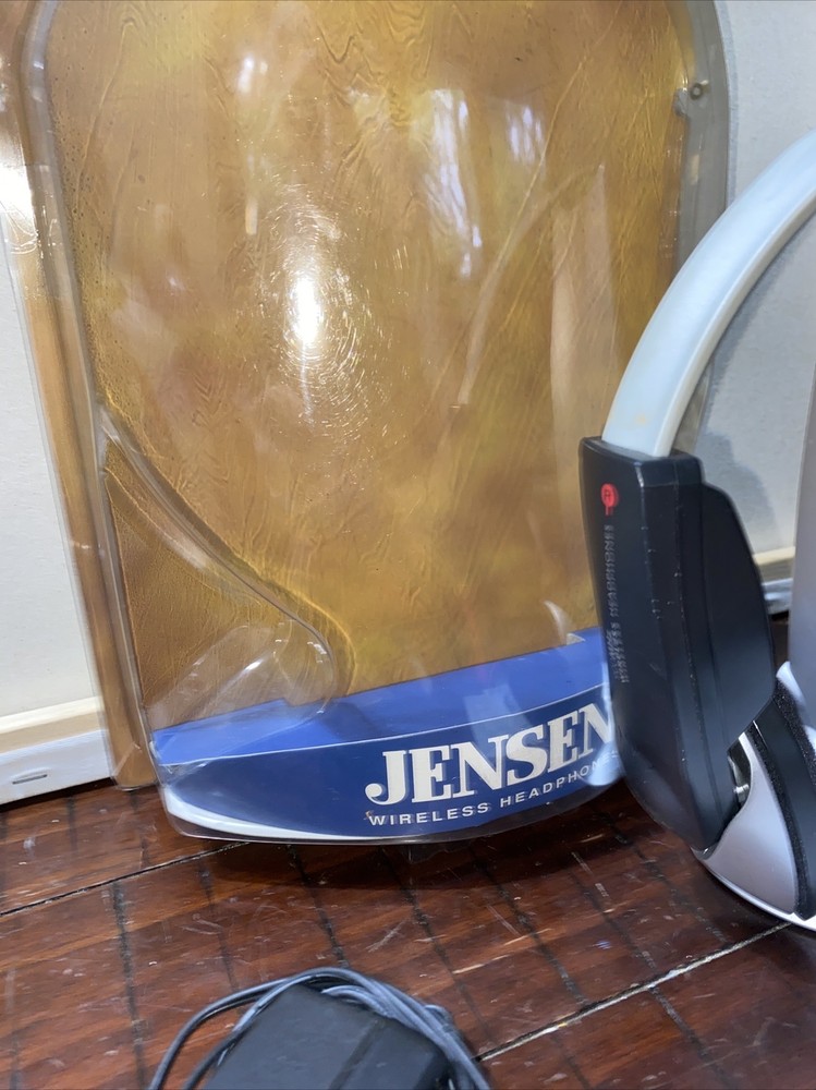 Jensen Wireless Headphone System Linx JW160 Makes Any Headphones Wireless Read