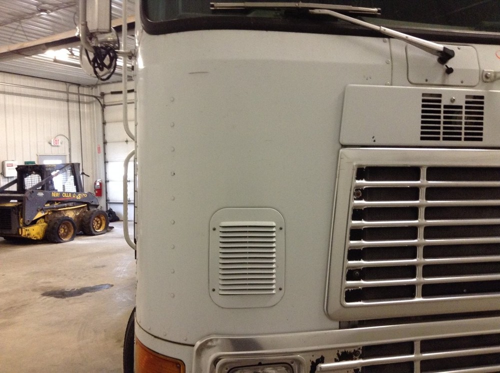 International 9700 FIBERGLASS FRONT RIGHT CORNER Panel