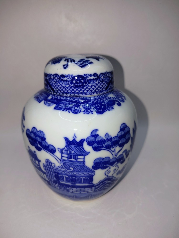 GINGER JAR BLUE WILLOW JAPN 5'' X 4''