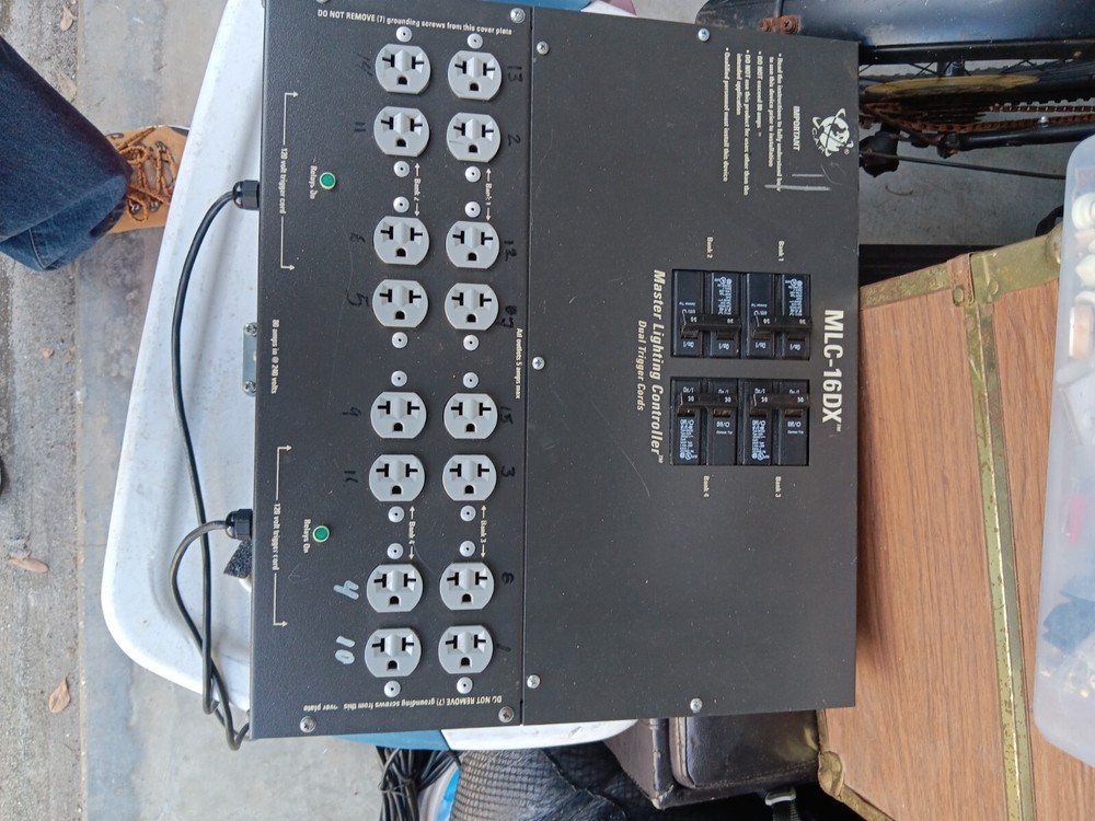 MLC 16DX lighning controller black