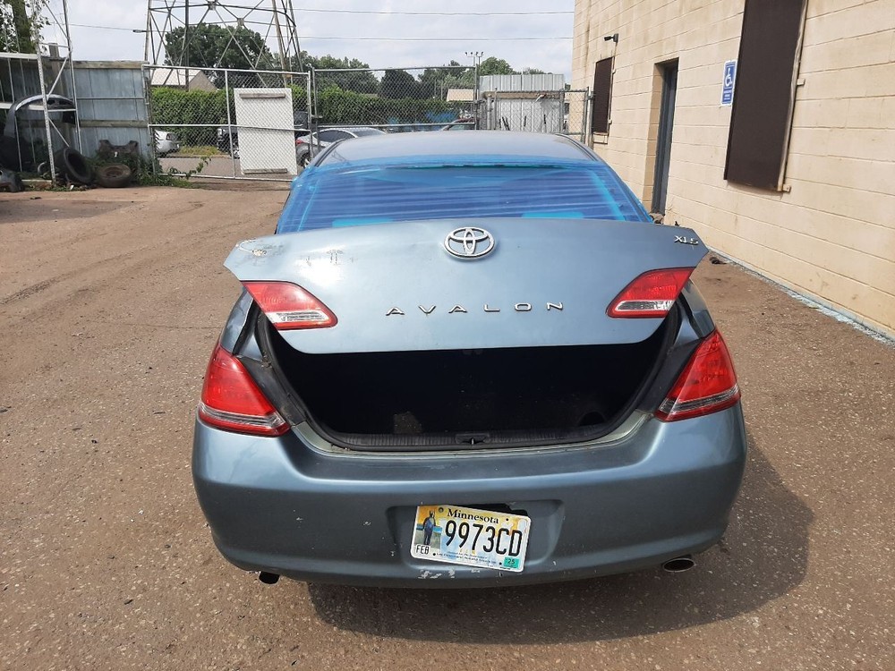 AVALON 2007 High Mounted Stop Light 1040465