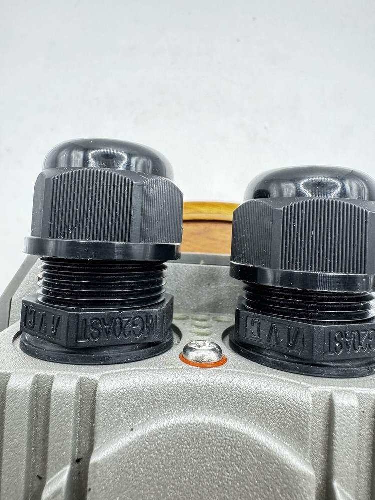 StarTech.com Metal IP67 Wireless POE Access Point - 300Mbps 2.4GHz - E26