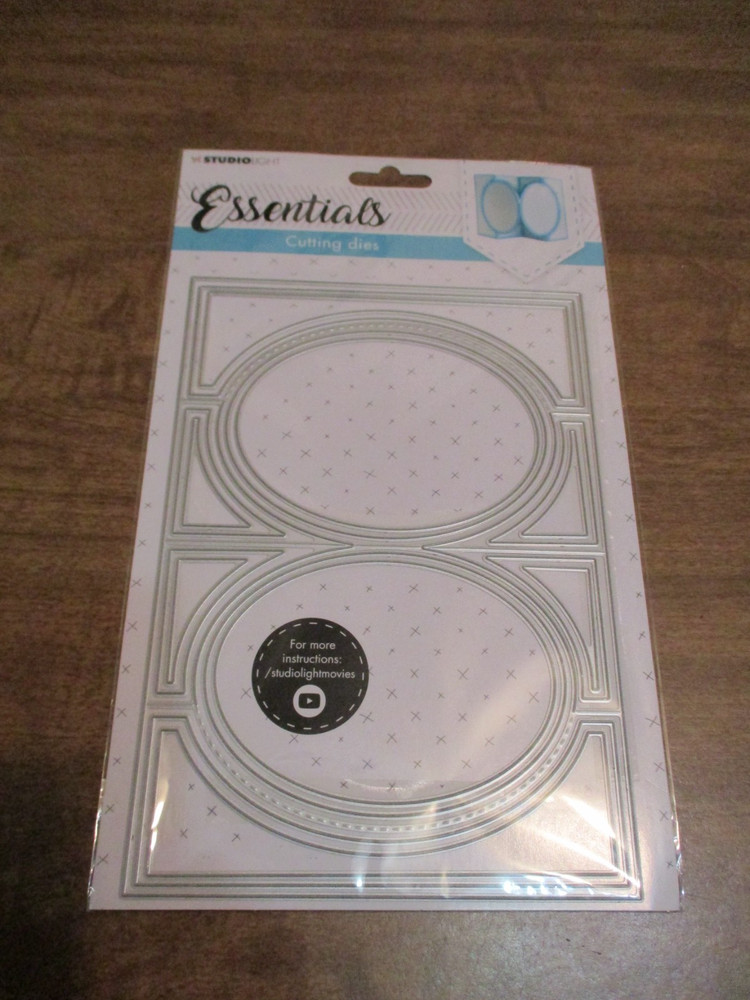 STUDIO LIGHT ESSENTIALS OVAL CARD CUTTING & EMBOSSING DIES