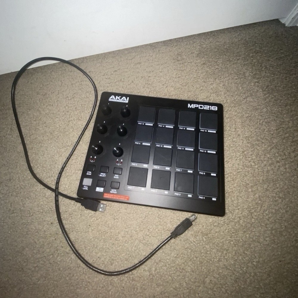 AKAI Professional MPD218 - USB MIDI Controller with 16 MPC Drum Pads, 6 Knobs/JA