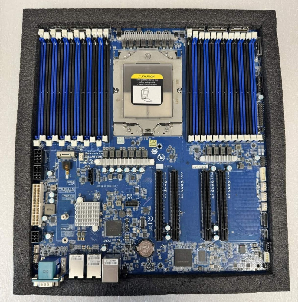 Gigabyte MZ33-AR0 Server Motherboard