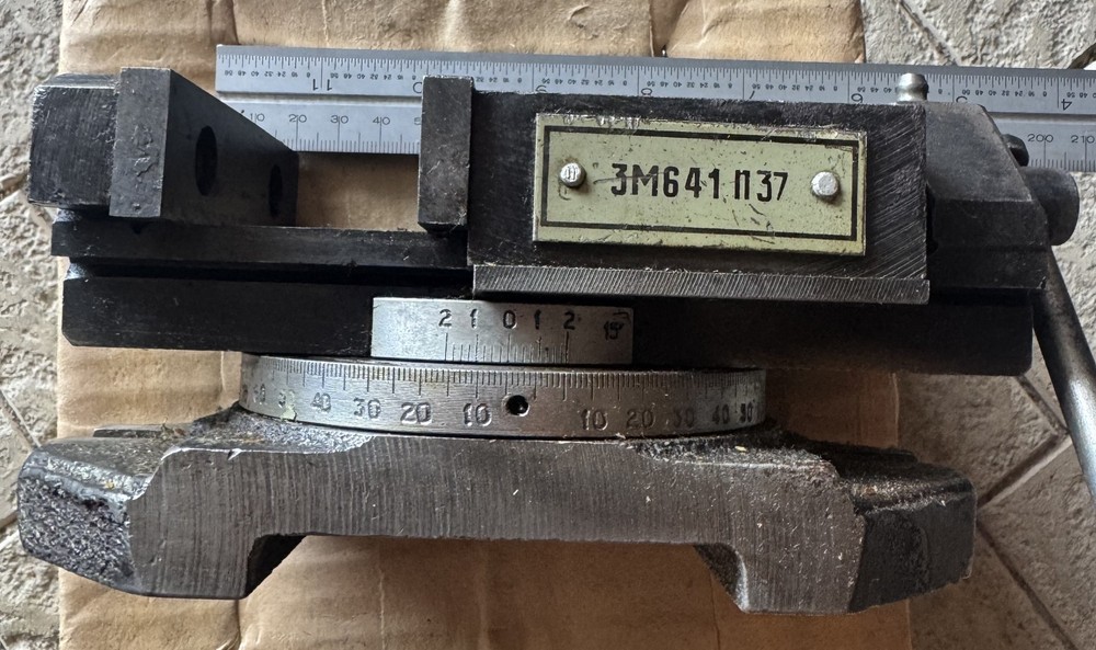 Pprecision machine vise with micro-feed USSR