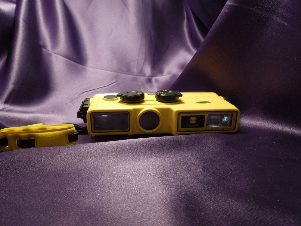 Minolta Weathermatic A Waterproof Diving Camera