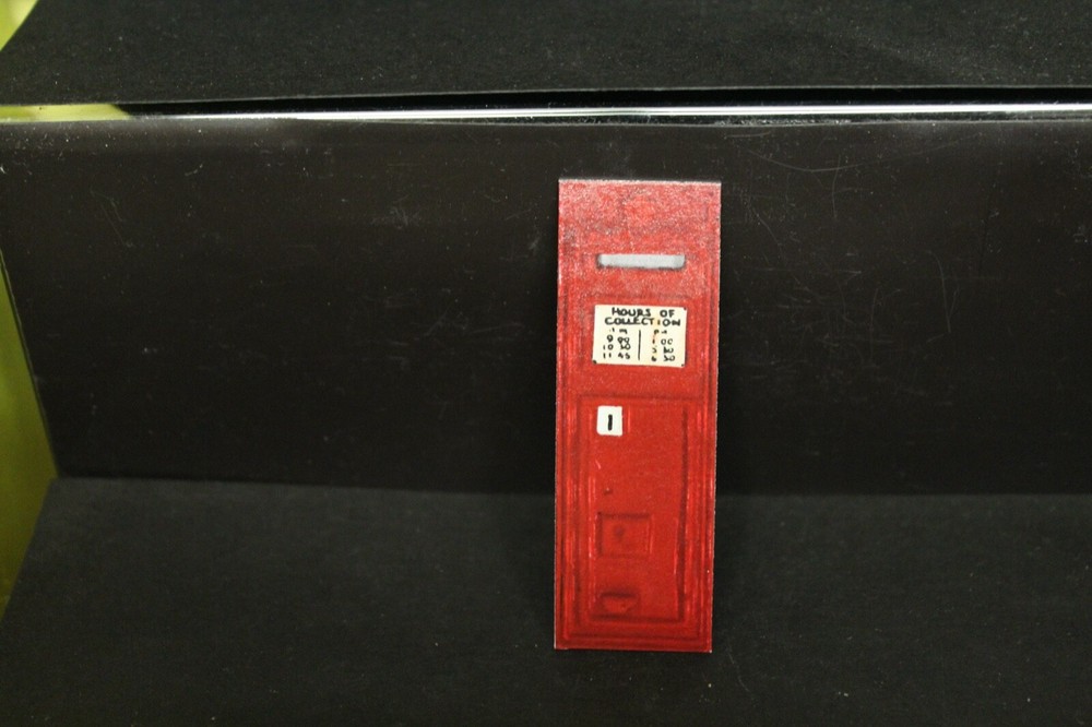 DOLLS HOUSE MINIATURE ( POSTBOX