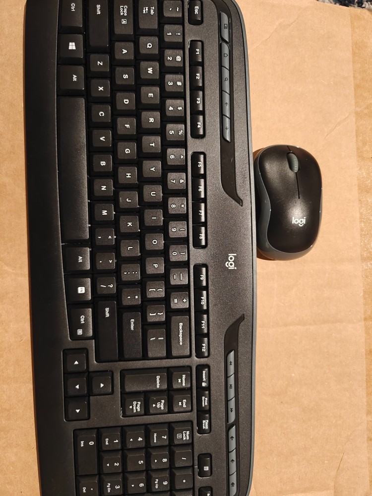 Logitech MK300 Wireless Keyboard and M185 Mouse Combo