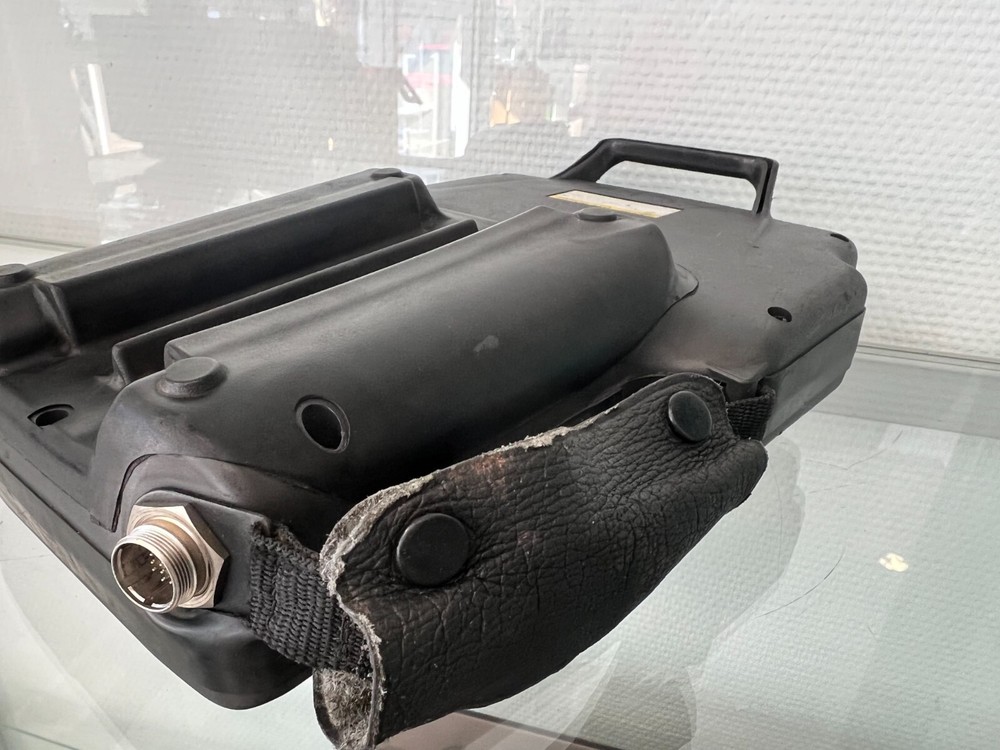 Fanuc Teach Pendant A05B-2301-C375 Control Unit