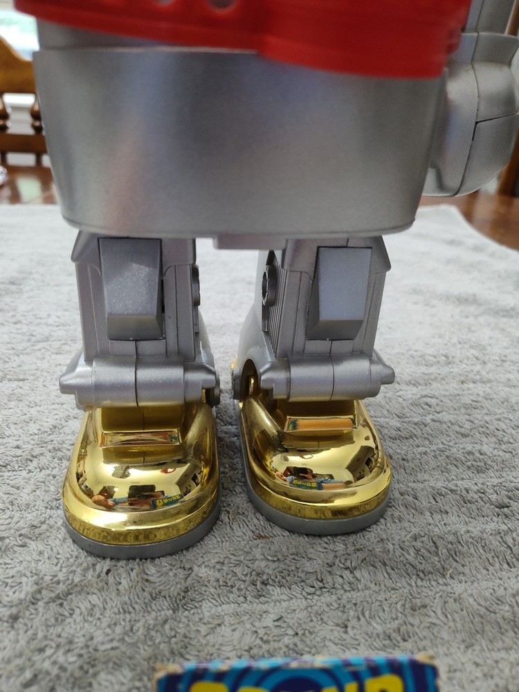 1986 New Bright TOBY ROBOT TALKING WALKING OUTER SPACE TOY Untested Excellent