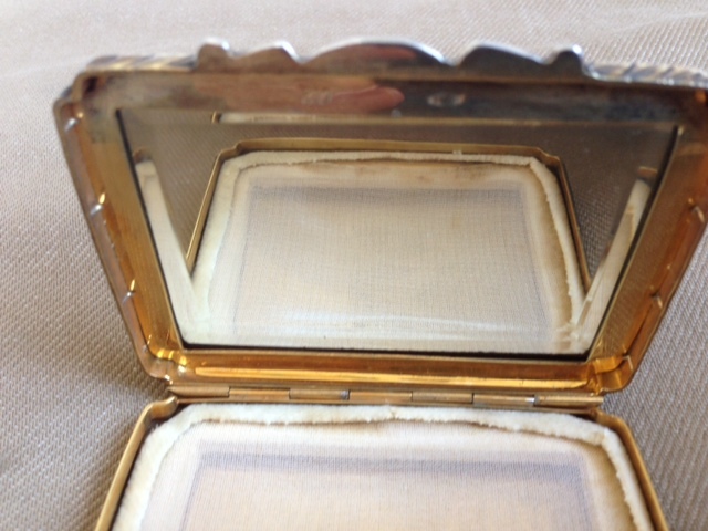 A STUNNING ANTIQUE SOLID SILVER 800 LOVELY ENAMELED AND ENGRAVED COMPACT