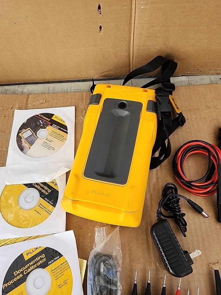 Fluke 754 Documenting Process Calibrator with HART Communication