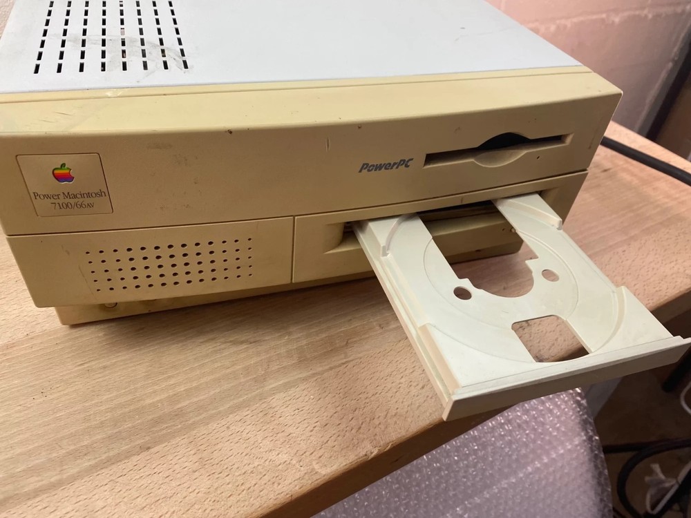 Apple Power Macintosh 7100/66AV M2391 - Untested - Powers On