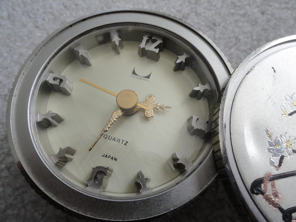 Unique Modern Brand Quartz Clock