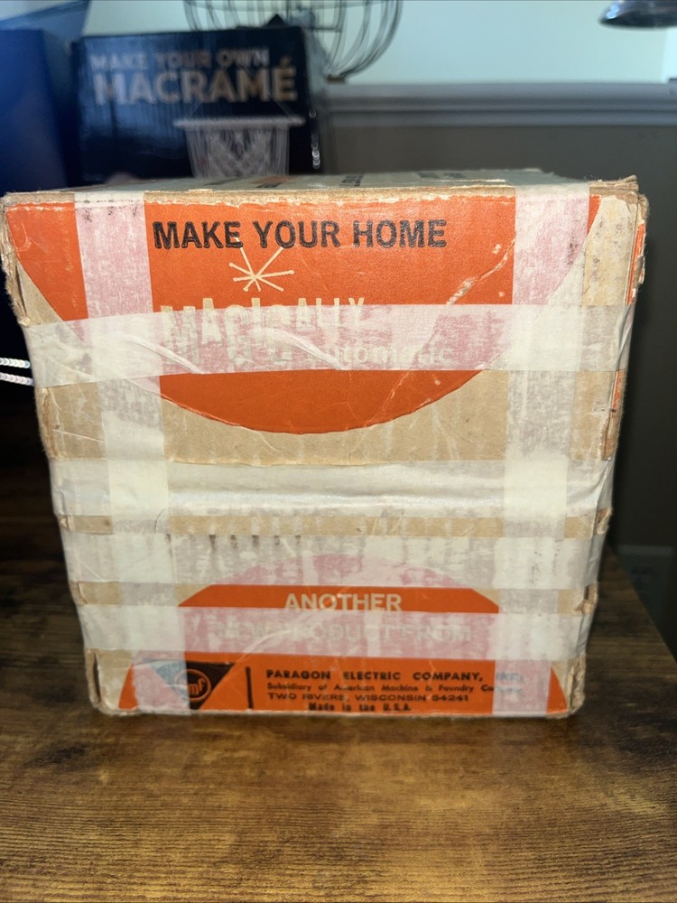 AMF PARAGON 24 HOUR TIMER MODEL ART13-0 W/ RANDOM OFF SWITCH