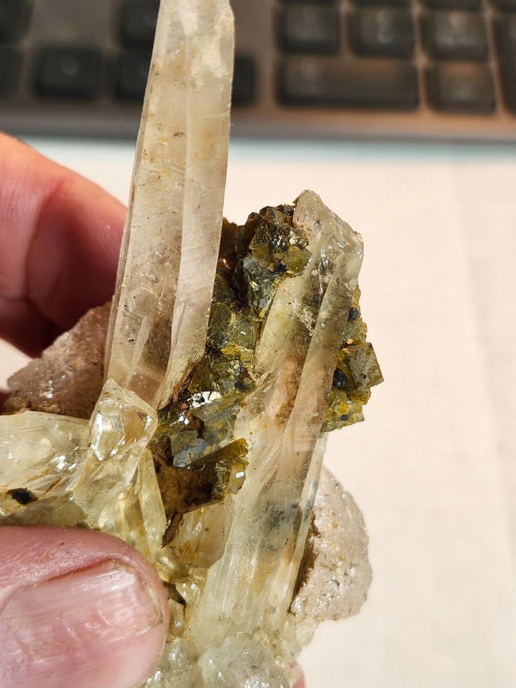 Quartz, Siderite, Fluorescent Apatite, Peru