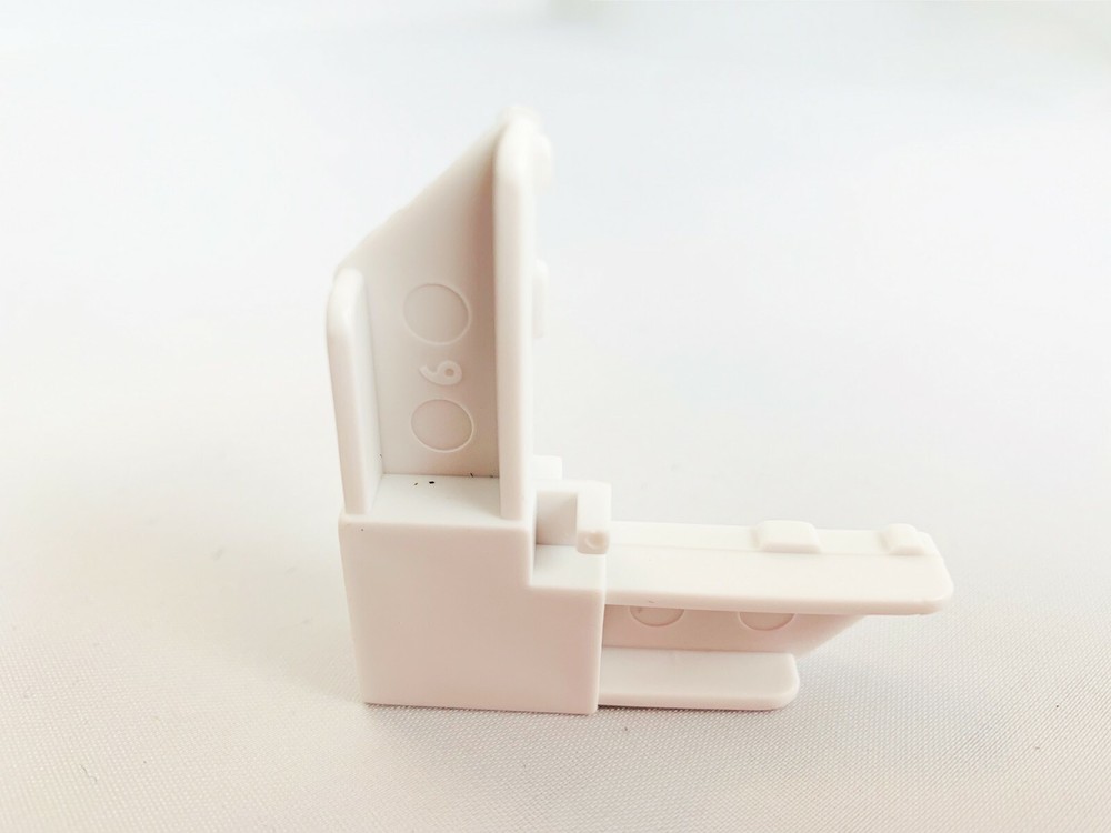 100/pk-3/8 x 3/4 Solid Screen Frame Corner - White / Bronze