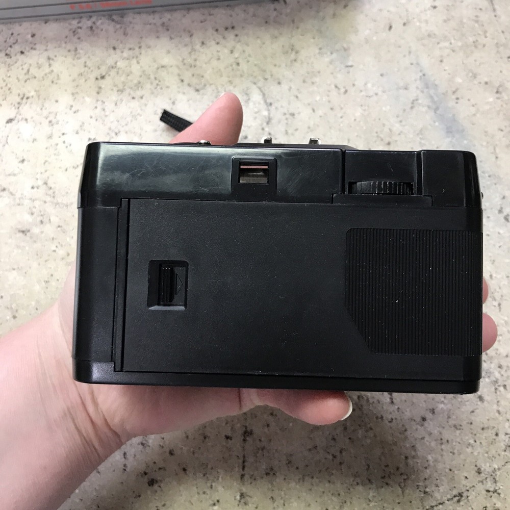Argus 100 Point & Shoot 35mm Camera W/Flash - Untested - Flash Charges Fast Ship